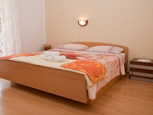 19125794-Ferienwohnung-4-Novigrad-300x225-4