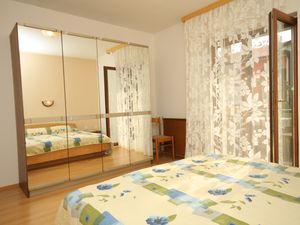 19125794-Ferienwohnung-4-Novigrad-300x225-5