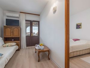 23926820-Ferienwohnung-3-Novigrad-300x225-2