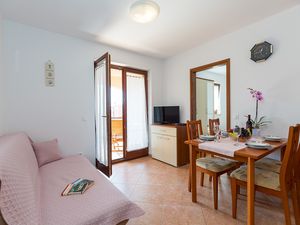 18322620-Ferienwohnung-4-Novigrad-300x225-1