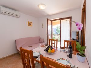 18322620-Ferienwohnung-4-Novigrad-300x225-2