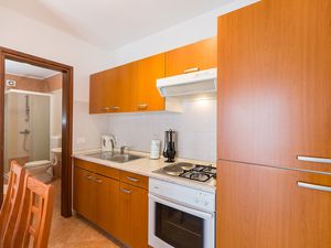 18322620-Ferienwohnung-4-Novigrad-300x225-4