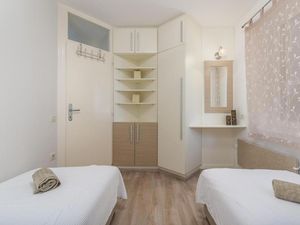 24006503-Ferienwohnung-4-Novigrad-300x225-5