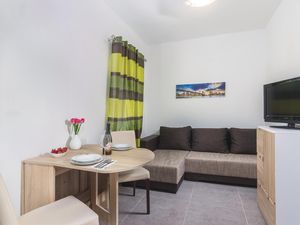 23723027-Ferienwohnung-3-Novigrad-300x225-2