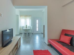 23734859-Ferienwohnung-4-Novigrad-300x225-3