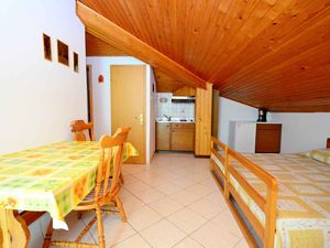 24031889-Ferienwohnung-2-Novigrad-300x225-3