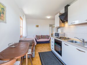 18689524-Ferienwohnung-4-Novigrad-300x225-3