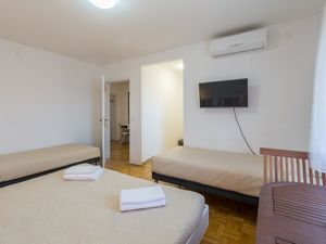 22314189-Ferienwohnung-4-Novigrad-300x225-4