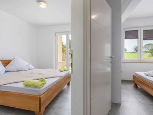 24054426-Ferienwohnung-6-Novigrad-300x225-2