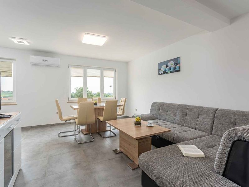 24054450-Ferienwohnung-8-Novigrad-800x600-0