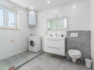 24054450-Ferienwohnung-8-Novigrad-300x225-5