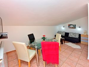 19385597-Ferienwohnung-4-Novigrad-300x225-4