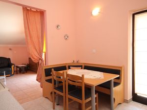 19385593-Ferienwohnung-4-Novigrad-300x225-5