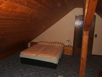 Dopppelsclafzimmer Bett 1,40 Breite, Obergeschiss