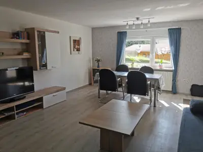 Wohnzimmer mit Essecke