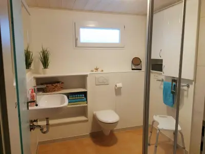 Badezimmer mit Dusche