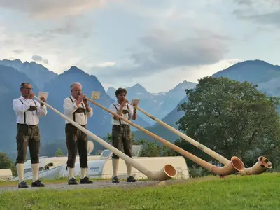 Alphornblasen auf dem Camping