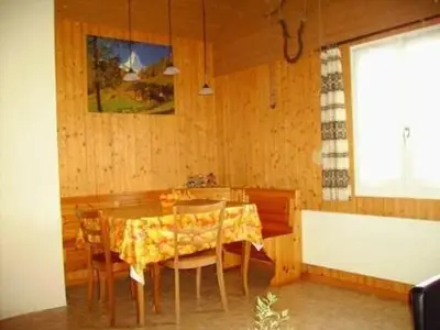 Wohnzimmer mit Essecke