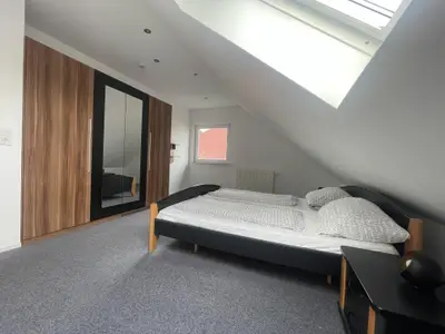 Schlafzimmer 1