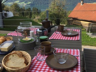 Gemütliches Frühstück auf der Terrasse