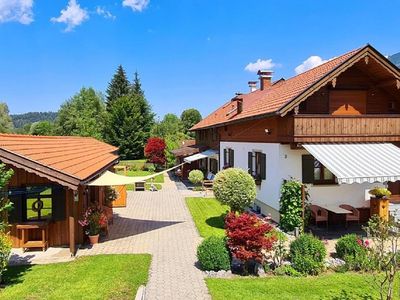 Außenansicht des Gebäudes. Ferienwohnungen Hofer - Zugspitzland