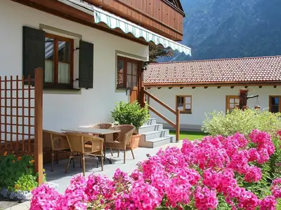 Die Südterrasse der Ferienwohnung Alpspitze
