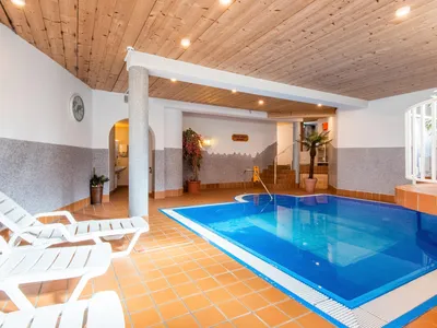 PoolOfHouse