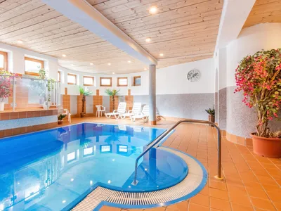 PoolOfHouse