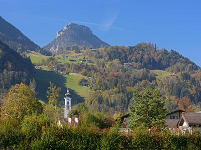 Blick auf Kirchturm, Hocheck, Brünnstein