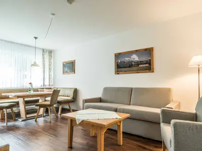 Der Wohn- und Essbereich in der Ferienwohnung D1