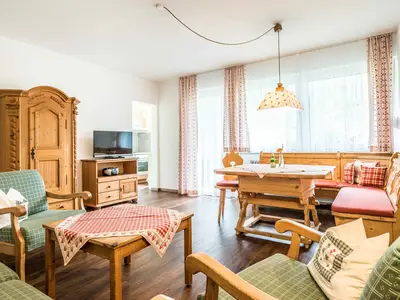 Der Wohn- und Essbereich in der Ferienwohnung D5