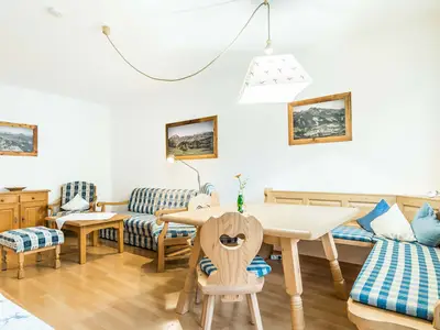 Der Wohn- und Essbereich in der Ferienwohnung D6