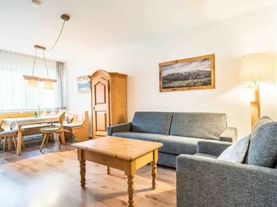 Der Wohn- und Essbereich in der Ferienwohnung E4