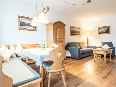 Der Wohn- und Essbereich in der Ferienwohnung E4