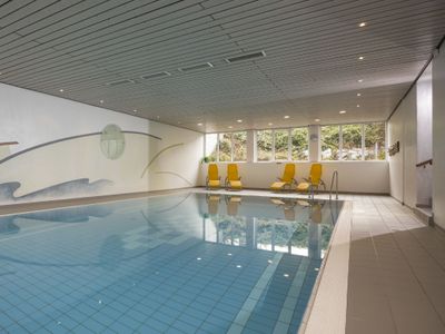 Hallen-Schwimmbad in der Ferienwohnanlage