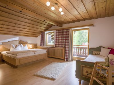 geräumiges Schlafzimmer mit drittem Bett