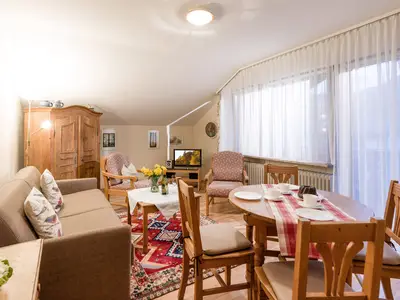 Der Wohn- und Essbereich in der Ferienwohnung Nr. D7