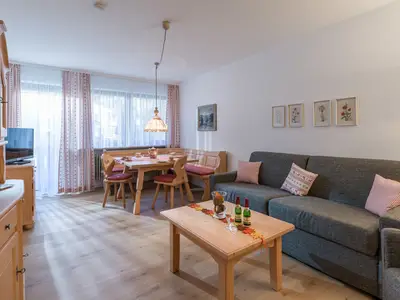 Der Wohn- und Essbereich in der Ferienwohnung Nr. C1