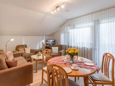 Der Wohn- und Essbereich in der Ferienwohnung Nr. E7