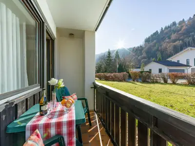 Überdachter Balkon mit Gartenzugang  in der Ferienwohnung Nr. D2