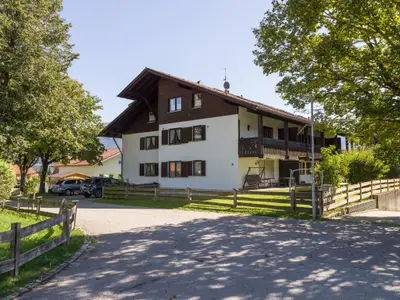Hausansicht von der Hofeinfahrt