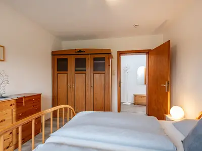 Schlafzimmer mit Doppelbett