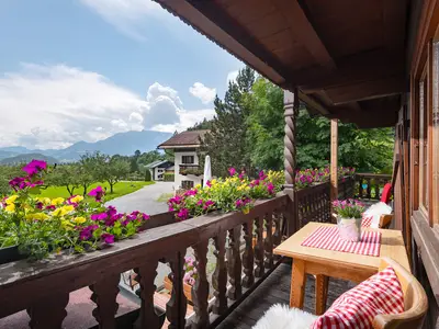 Balkon mit Blick ins Kaisergebirge