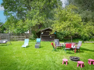 Großzügiger Garten mit Liegewiese