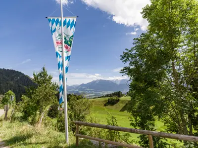 Berggasthof Bichlersee mit Blick in die Berge