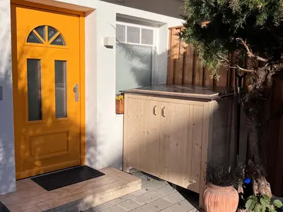 FeWo Haupteingang - Seiteneingang barrierefrei - Terrasse direkt an der FeWo