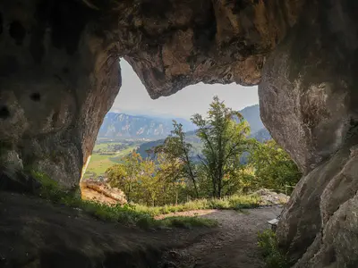 Höhle Grafenloch oberhalb vom Luegsteinsee
