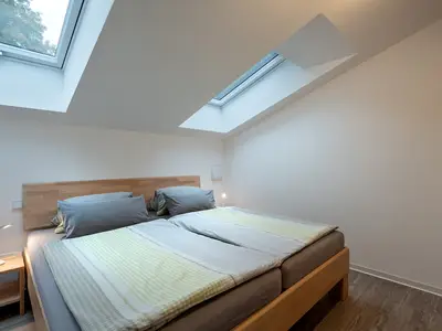 Schlafzimmer mit Doppelbett