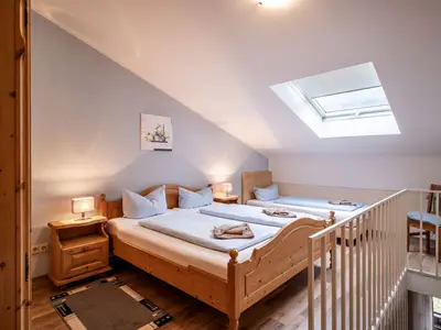 Schlafzimmer mit Zusatzbett