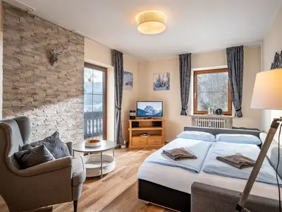 Wohn- und Schlafraum mit Ausziehcouch